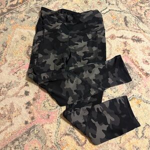 ALL IN MOTIOM CAMO CROPPED LEGGINGS